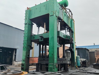 Máquina de Pressão 3000T